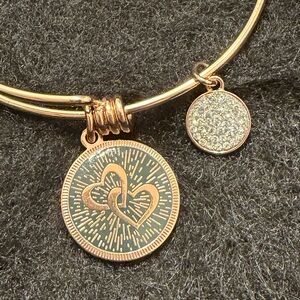 Like New! Rose Gold Hearts Mother/Daughter Sentiment Charm Bracelet